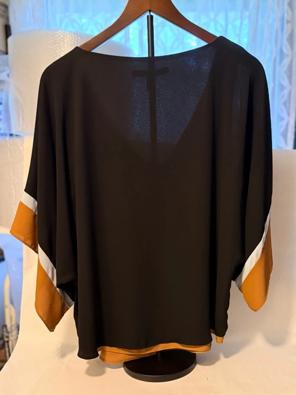 White House Black Market Black & Brown V-Neck Blouse Size Large (W11) - Picture 2 of 12